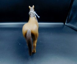 broder brown horse bk3